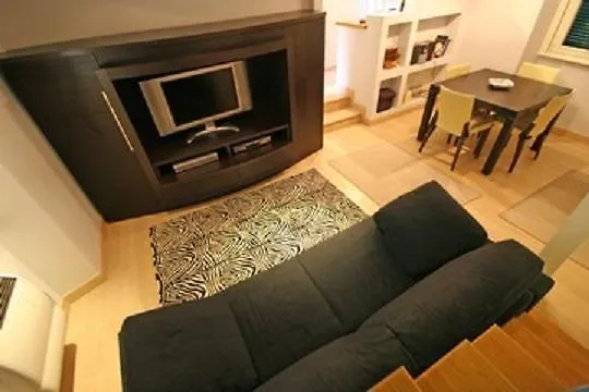 Happy House Rienzo Apartman *